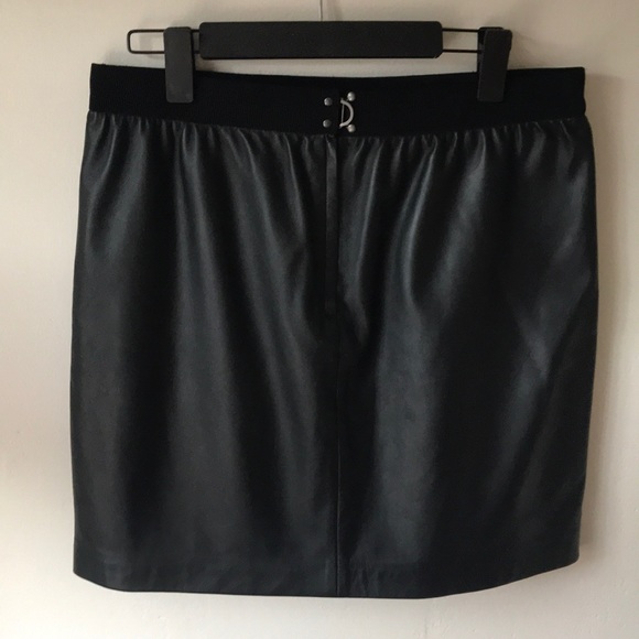 Ann Taylor Loft 100% leather skirt - Picture 4 of 11